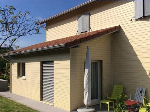 Maison en bois à Andert-et-Condon