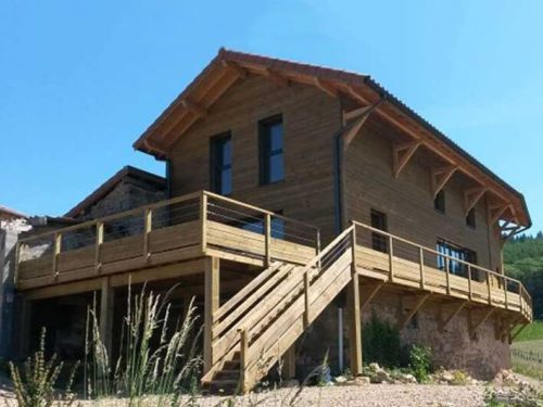 Chalet en bois avec terrasse à Cublize (69)