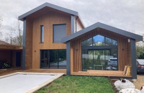 Maison avec bardage claire voie à Neyron